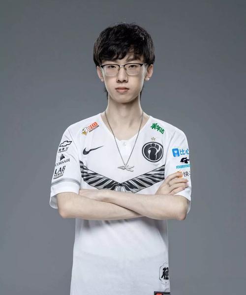 在英雄联盟中如何对抗蓝宝？有哪些有效策略？