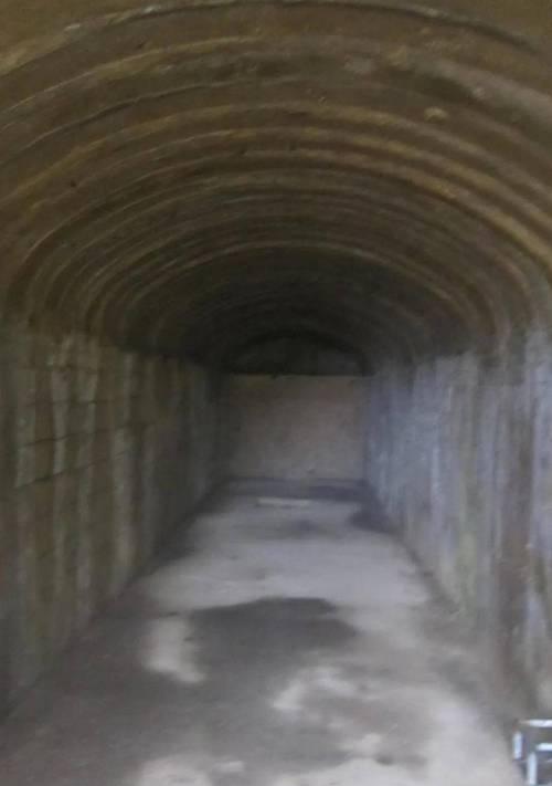 绝地求生公路挖战壕方法是什么？